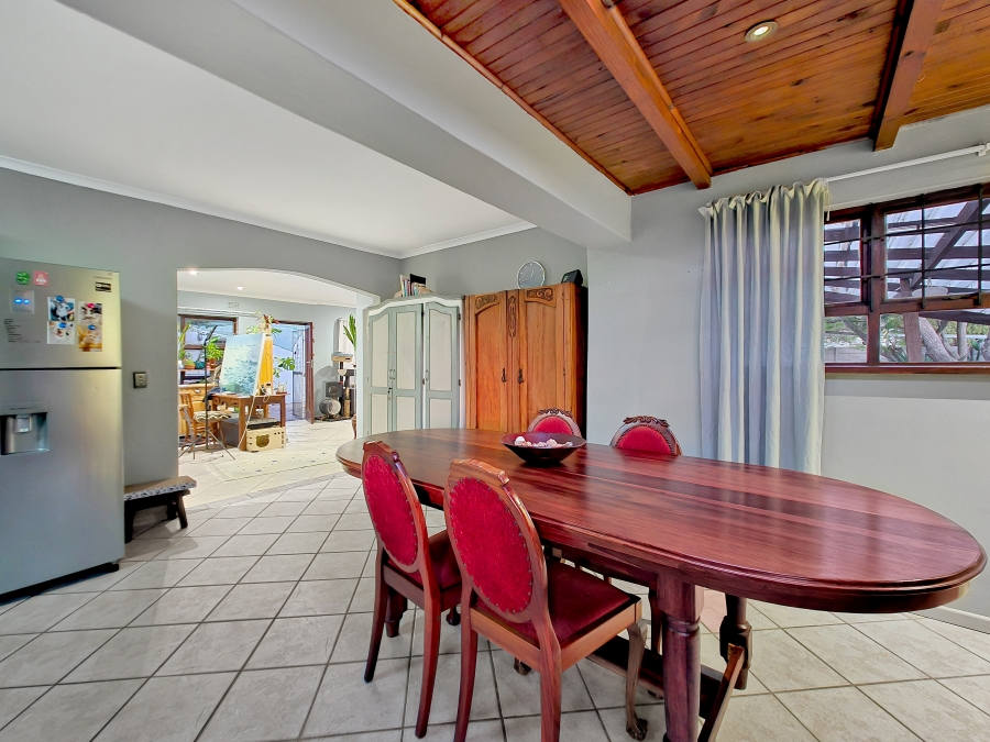 4 Bedroom Property for Sale in Sunridge Western Cape